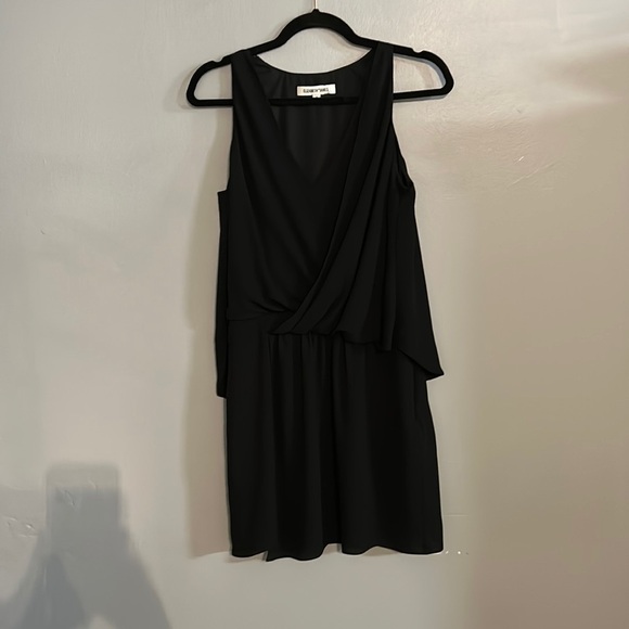 ELIZABETH & JAMES Black Silk Surplice Flyaway Dress size 4 - Picture 2 of 6